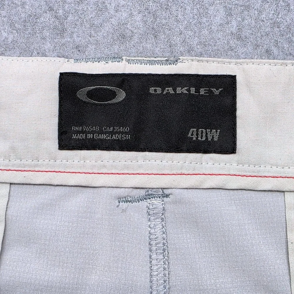 Oakley Golf Shorts Mens Size 40 Grey Digital Camo Flat Front Performance Casual - Picture 4 of 14